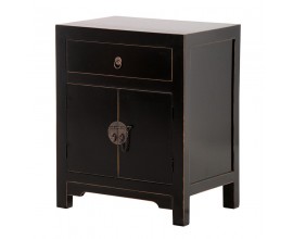 Luxusní vintage černý noční stolek Shanxi s dvoudveřovou skříňkou a šuplíkem s kulatými kovovými úchyty se sešoupaným nátěrem na hranách