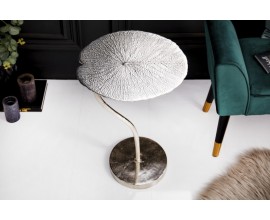 Art-deco stylový příruční stolek Zapalota z kovu ve tvaru listu ve stříbrné barvě 40cm