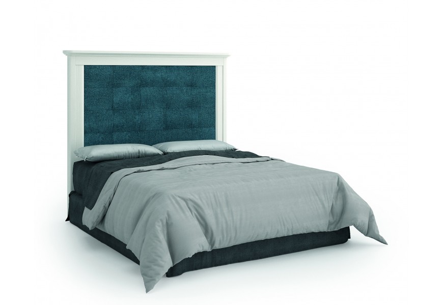 Elegantná čalúnená posteľ Rodas modrej farby s masívnym rámom a čalúneným čelom