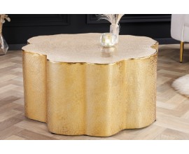 Art deco konferenční stolek Stobio II v atypickém tvaru pníku bez nožiček z kovu ve zlatém provedení se strukturovaným povrchem s glamour efektem