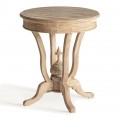 Luxusní světle hnědý etno příruční stolek Vallexa z masivního mangového dřeva s kulatou vrchní deskou a vyřezávanými zakřivenými nožičkami s dekorativním centrálním prvkem podstavy