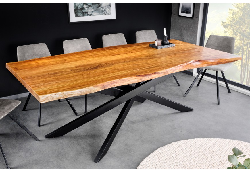 Masivní industriální obdélníkový medově hnědý jídelní stůl Mammut s vrchní deskou z akáciového dřeva as překříženými černými kovovými nožičkami