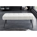 Moderní buklé čalouněná lavice Soreli s bílým potahem s dekorativním prošíváním 100 cm