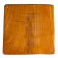 Designová stylová taburetka Kendy z teakového masivního dřeva ve světlé a tmavě hnědé barvě s lakovaným dýhovým povrchem
