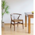 Luxusní kožená židle Gamelua s rámem z hnědého teakového dřeva a čalouněným sedadlem z pravé kůže v velbloudí hnědé barvě 73 cm
