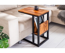 Moderní industriální černo-hnědý obdélníkový příruční stolek Lana z masivního palisandrového dřeva s kovovou konstrukcí s integrovaným stojanem na časopisy