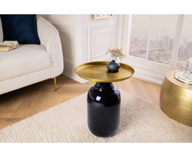 Designový art deco kulatý příruční stolek Belletza s mohutnou lesklou černou nohou a zlatou vrchní deskou 50 cm