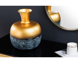 Orientální vintage kulatá váza Suyun s vybíjeným zdobením ve zlaté barvě s tmavou černosivou patinou 36 cm