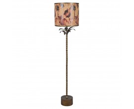 Elegantní vintage stojací lampa Gion s tvarovanou kovovou nohou ve starožitné zlaté barvě s patinou a kulatým stínítkem s výplní z bambusového dřeva a malovaným akvarelovým zdobením s designem květin v odstínech béžové a červené