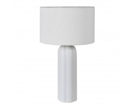 Moderní bílá stolní lampa Mila s válcovou keramickou nohou a válcovým bílým boucle stínítkem