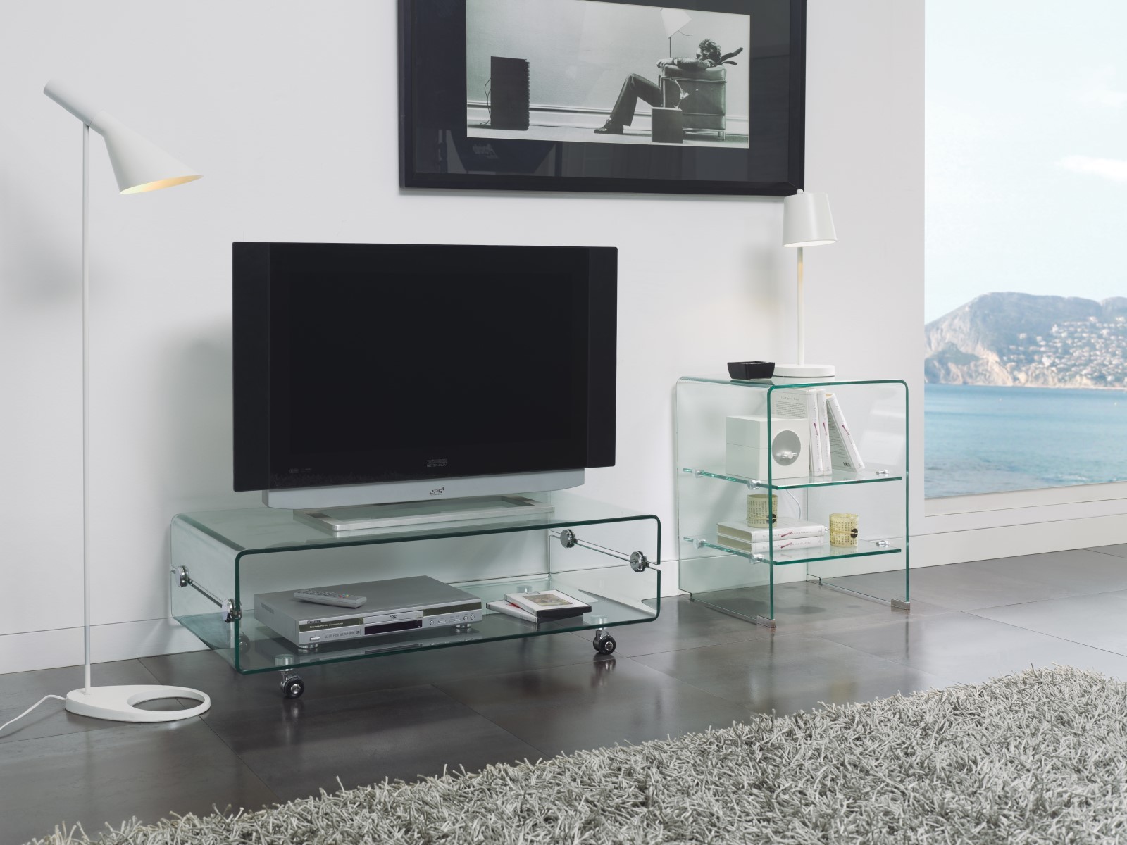 Estila Designový skleněný TV stolek Cristallere na kolečkách s úložným prostorem 100cm