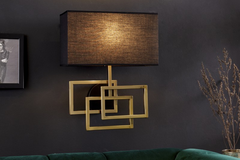 Estila Designová nástěnná lampa Metalia s geometrickou kovovou podstavou ve zlatém provedení a černým stínítkem 44cm