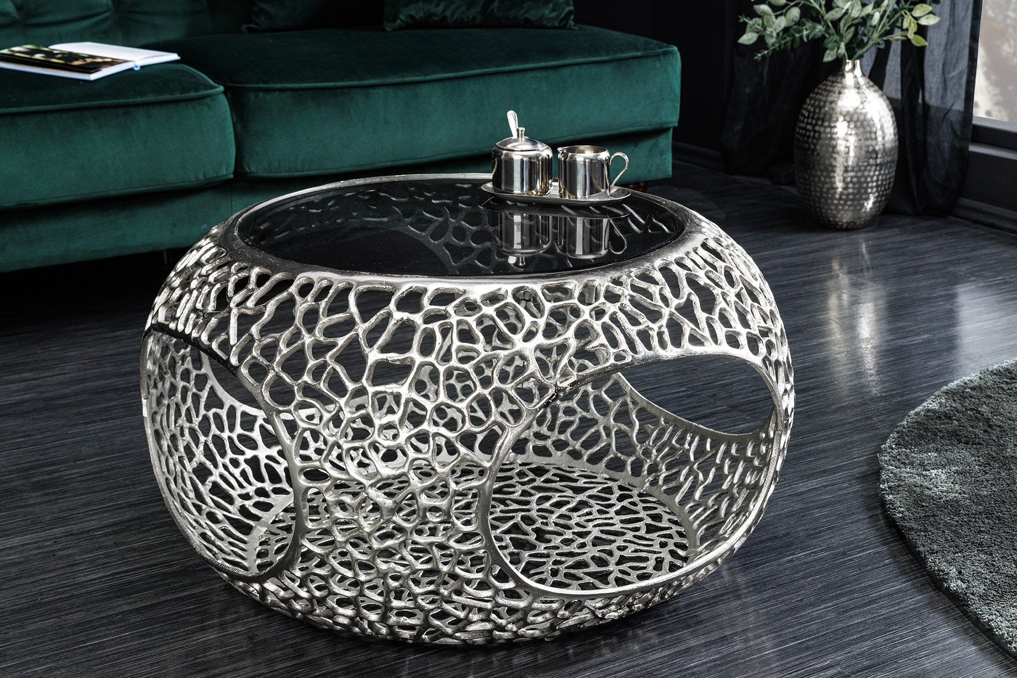 Estila Designový glamour kulatý stříbrný konferenční stolek Hoja s úložným prostorem a abstraktním designem 40 cm